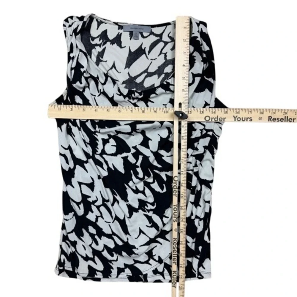 Classiques Entier‎ Womens XS Silk Blend Cowl Neck Abstract Tank Top Black White - Picture 8 of 8